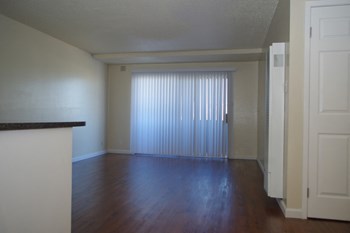 Lakeview Towers | Apartments | Dining